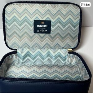 Missoni delta amnenity travel  Blue and Cream Chevron Case